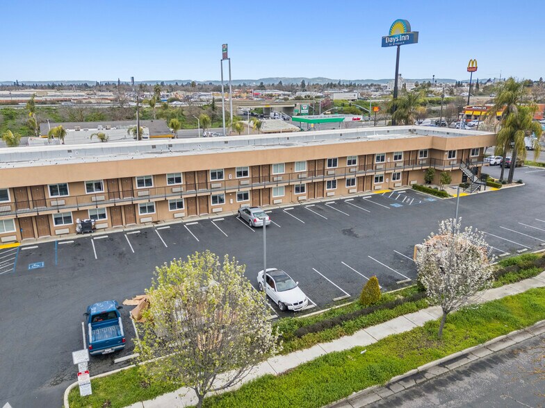 More Photos Of 1215 R St, Merced Hotel For Sale