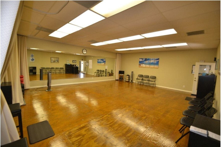 More Photos Of 4 Bradley Park Ct, Columbus Office For Lease