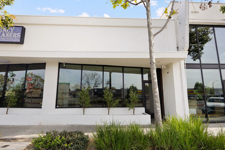 More Photos Of 13048-13052 Hawthorne Blvd, Hawthorne Storefront For Lease