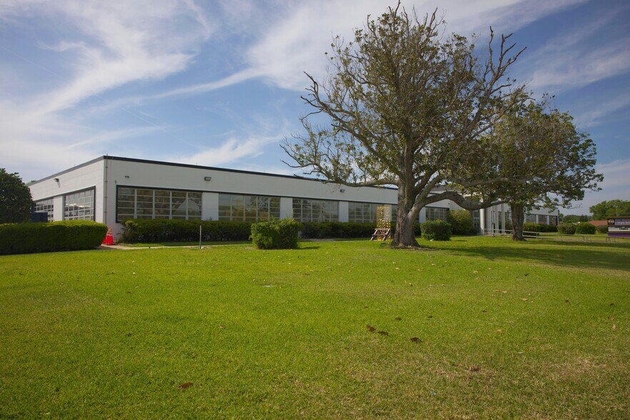 More Photos Of 3425 Lake Alfred Rd, Winter Haven Medical For Lease