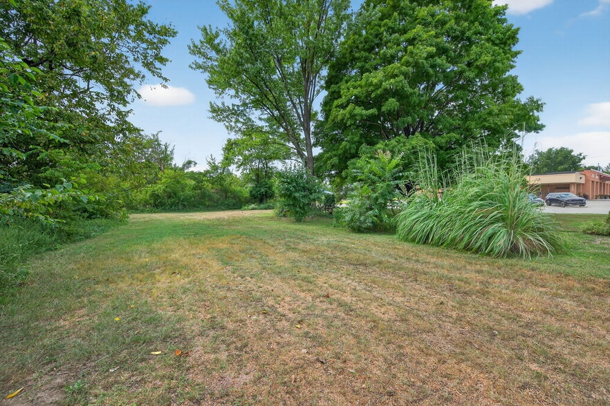 More Photos Of 222 W Saint Louis St, Pacific Office For Sale