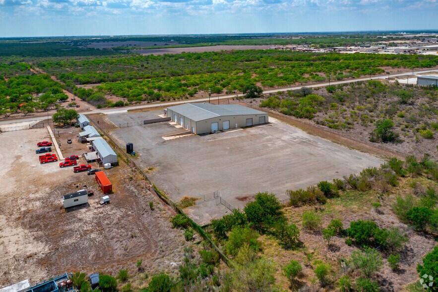 More Photos Of 1391 County Road 429, Pleasanton Warehouse For Sale