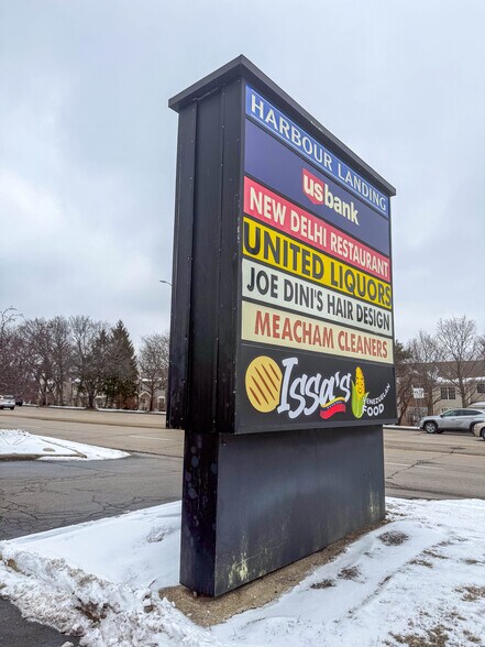 More Photos Of 30-60 S Meacham Rd, Schaumburg General Retail For Lease