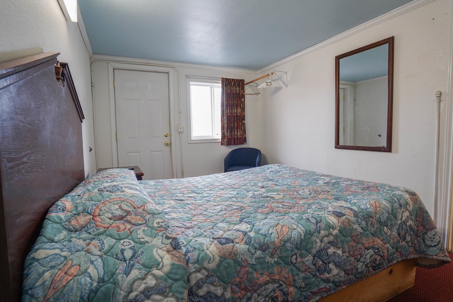 More Photos Of 1408 E Wise St, Bowie Hotel For Sale