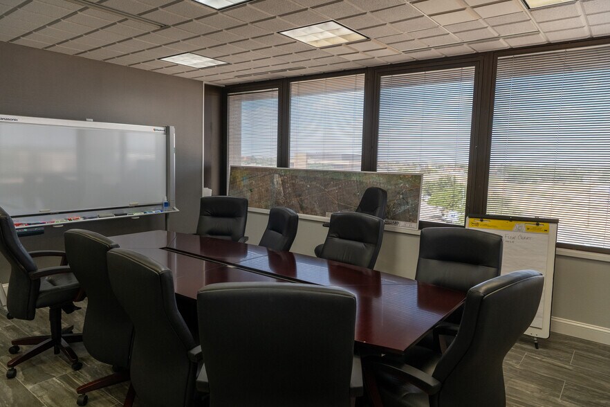 More Photos Of 125 W Missouri Ave, Midland Office For Sale