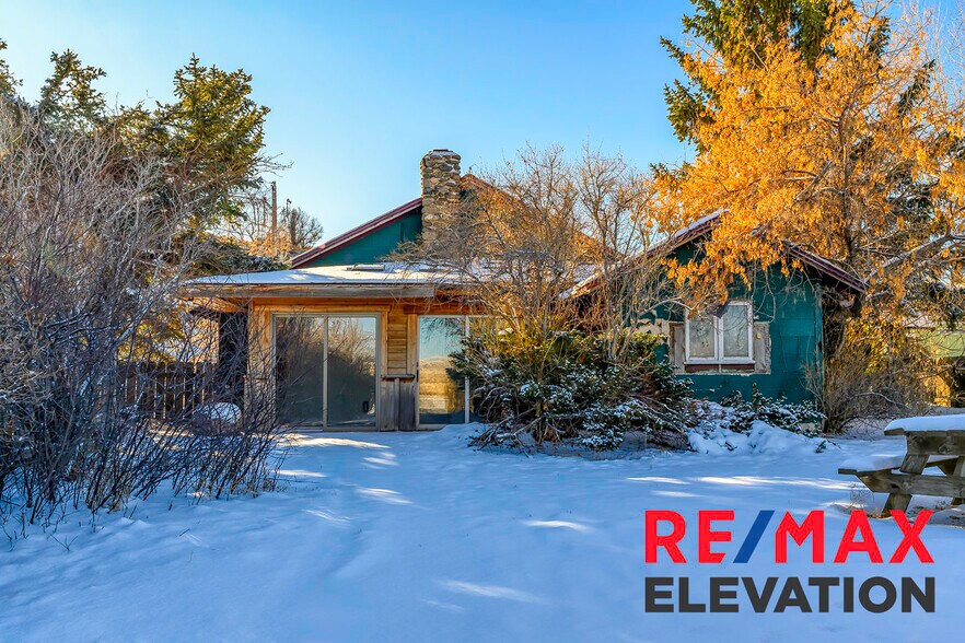 More Photos Of 214 Yellowstone Ave, Cody Bar For Sale