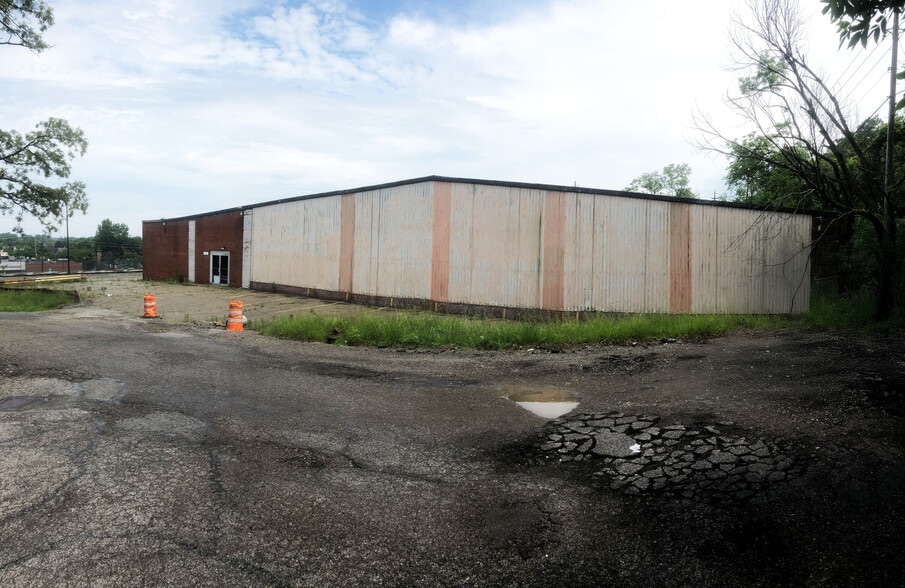 More Photos Of 18310 Euclid Ave, Cleveland Bowling Alley For Sale