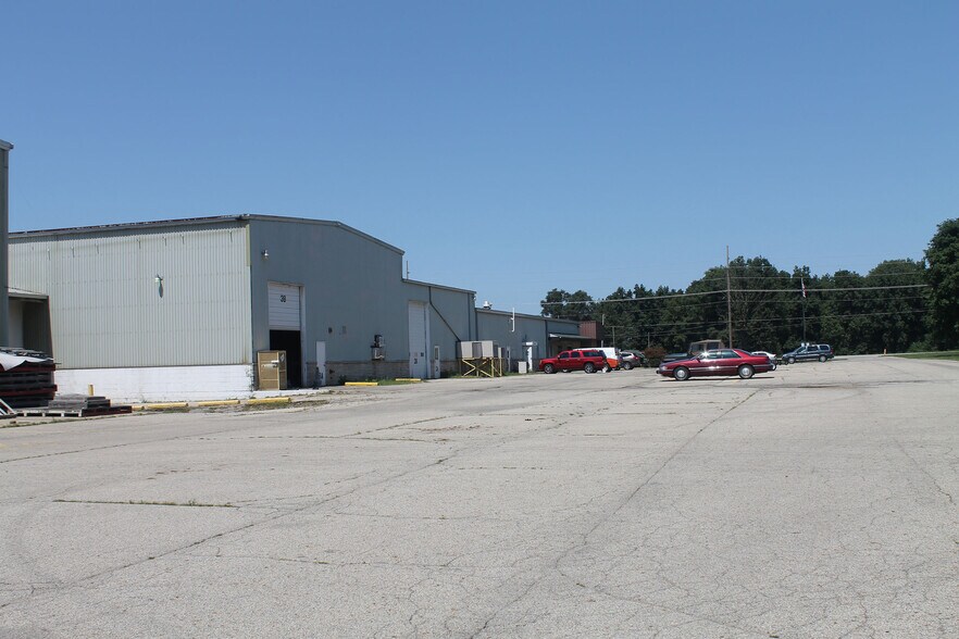 More Photos Of 1735 W 53rd St, Anderson Manufacturing For Sale