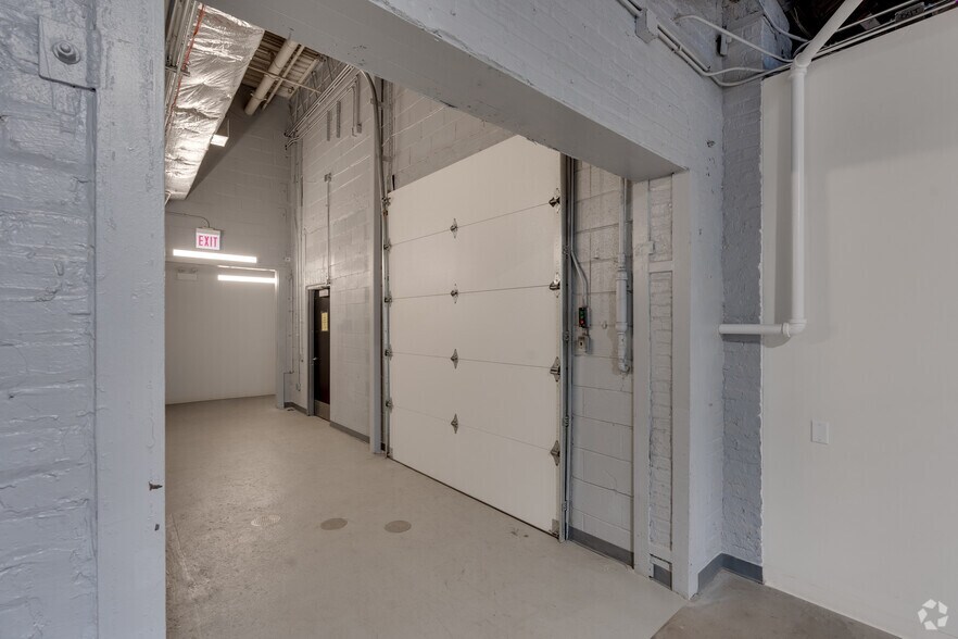 More Photos Of 3220 W Grand Ave, Chicago Food Processing For Lease