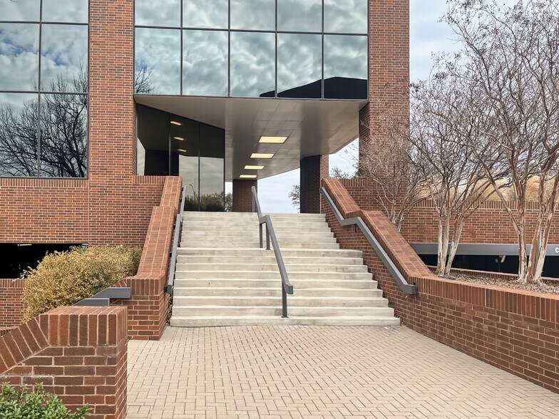 More Photos Of 5605 N MacArthur Blvd, Irving Coworking Space