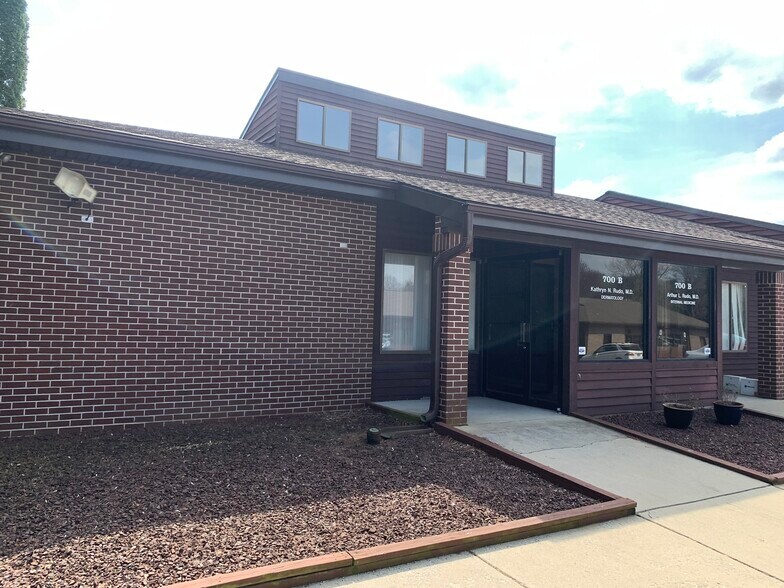 More Photos Of 700 Poole Rd, Westminster Office For Sale