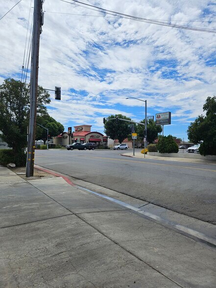 More Photos Of 1272 4th St, Los Banos Office For Lease
