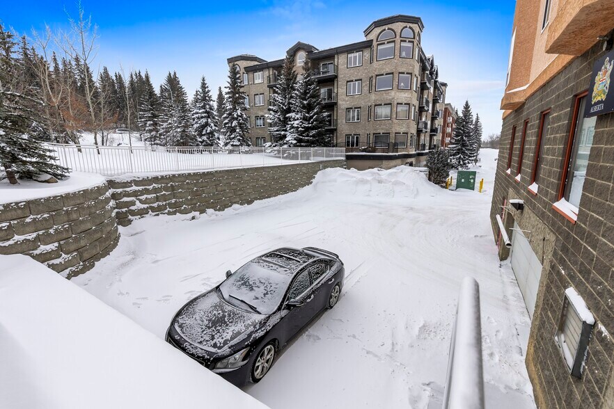 More Photos Of St Thomas St, St. Albert Apartments For Sale