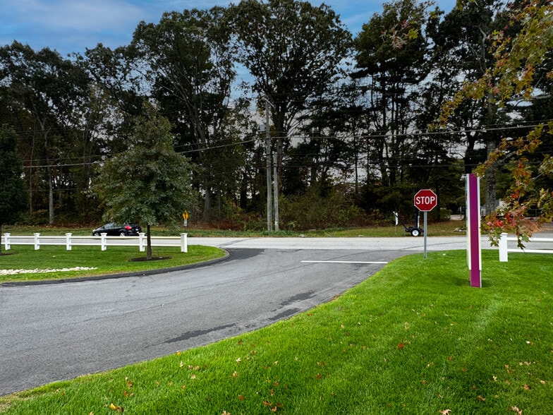 More Photos Of 215 Elm St, Old Saybrook Unknown For Lease