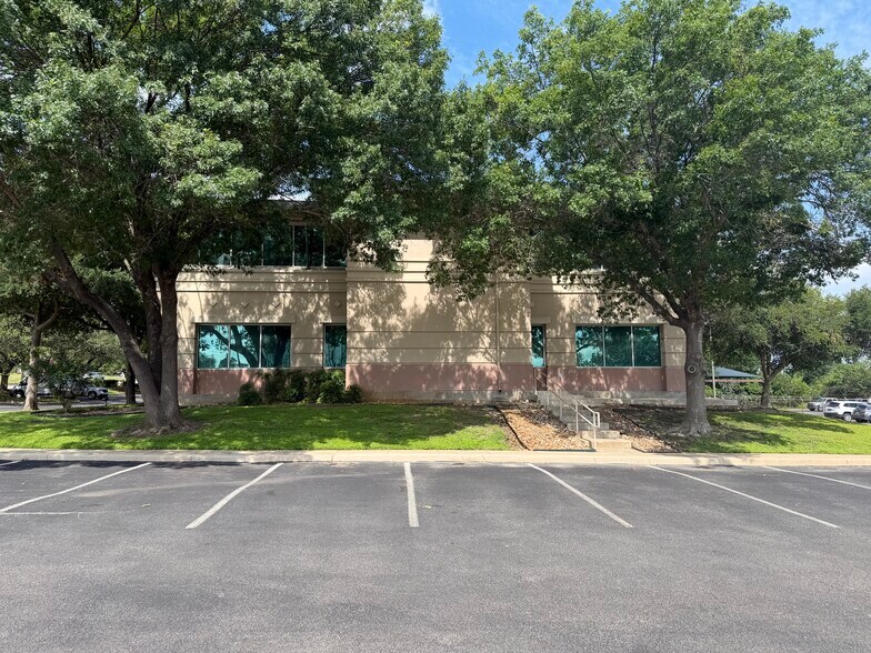 More Photos Of 555 E Ramsey Rd, San Antonio Loft Creative Space For Lease
