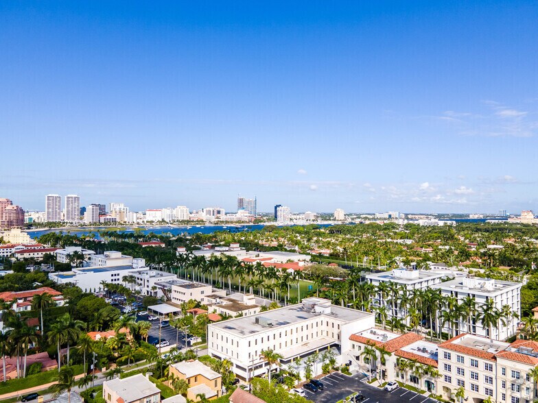 More Photos Of 250 Royal Palm Way, Palm Beach Office For Lease