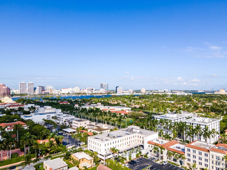 More Photos Of 250 Royal Palm Way, Palm Beach Office For Lease
