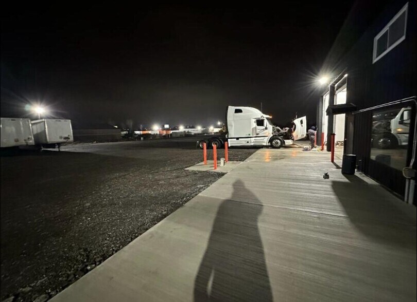 More Photos Of 19660 Stony Island Ave, Lynwood Truck Terminal For Lease