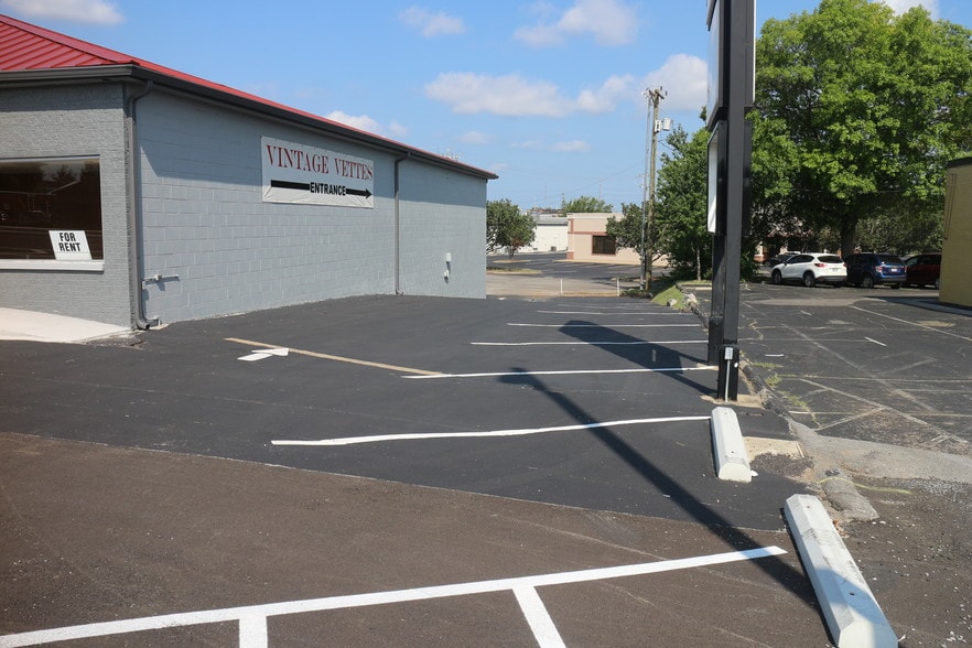 More Photos Of 509 Memorial Blvd, Murfreesboro Freestanding For Lease
