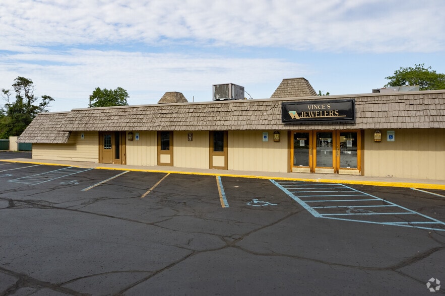 More Photos Of 2006-2024 S Airport Rd W, Traverse City Freestanding For Lease