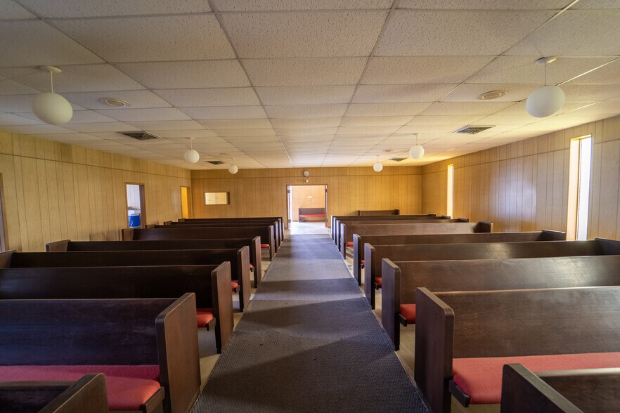 514 Dugger St, Edna, TX 77957 Religious Facility For Sale