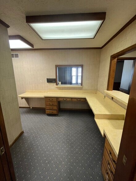 More Photos Of 1461 Jason Rd, Greenfield Office For Lease