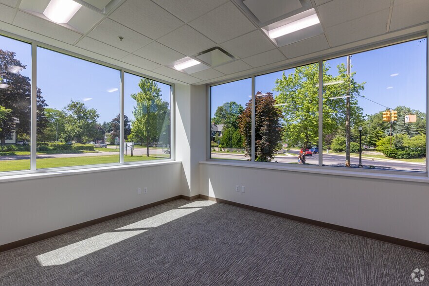 More Photos Of 645 W Grand River Ave, Howell Medical For Lease