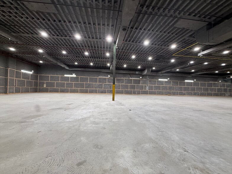 More Photos Of 1539 Covert St, Ridgewood Warehouse For Lease