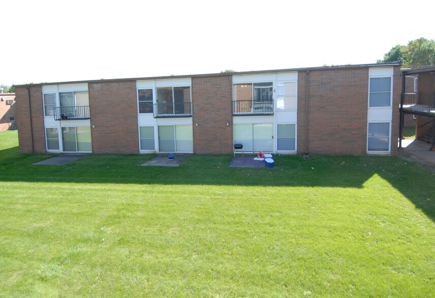 More Photos Of 1100 Arthur St, Iowa City Apartments For Sale