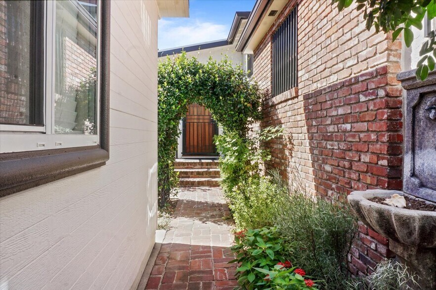 More Photos Of 1191 E Walnut St, Pasadena Office Residential For Sale