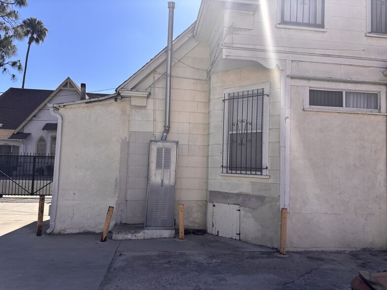 More Photos Of 933 E 28th St, Los Angeles Multifamily For Sale