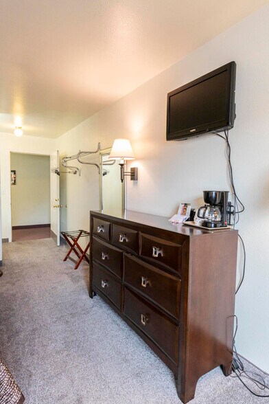 More Photos Of 605 4th Ave, Fort Garland Hotel For Sale