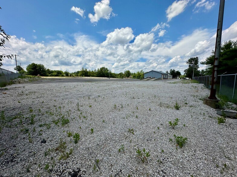 More Photos Of 2305 W Industrial Park Dr, Bloomington Warehouse For Lease