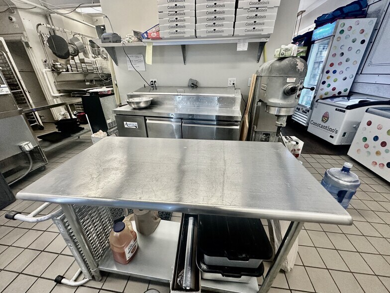 More Photos Of 136 Hamilton Ave, Greenwich Storefront Retail Residential For Lease