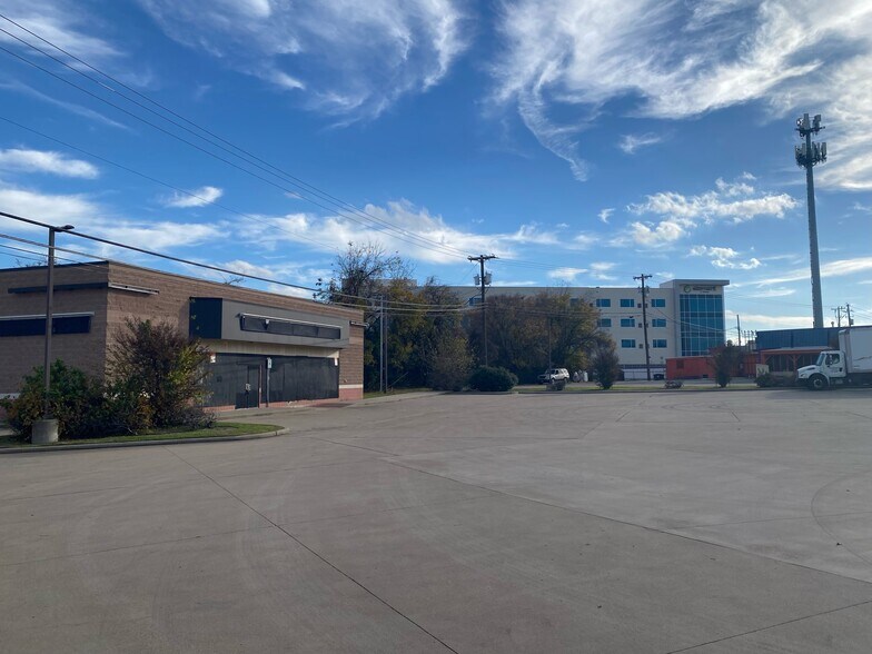 More Photos Of 2524 La Salle Ave, Waco Service Station For Sale