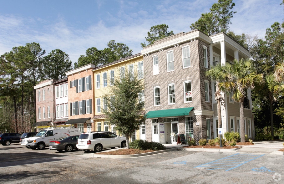 More Photos Of 708 S Shelmore Blvd, Mount Pleasant Storefront Retail Residential For Lease