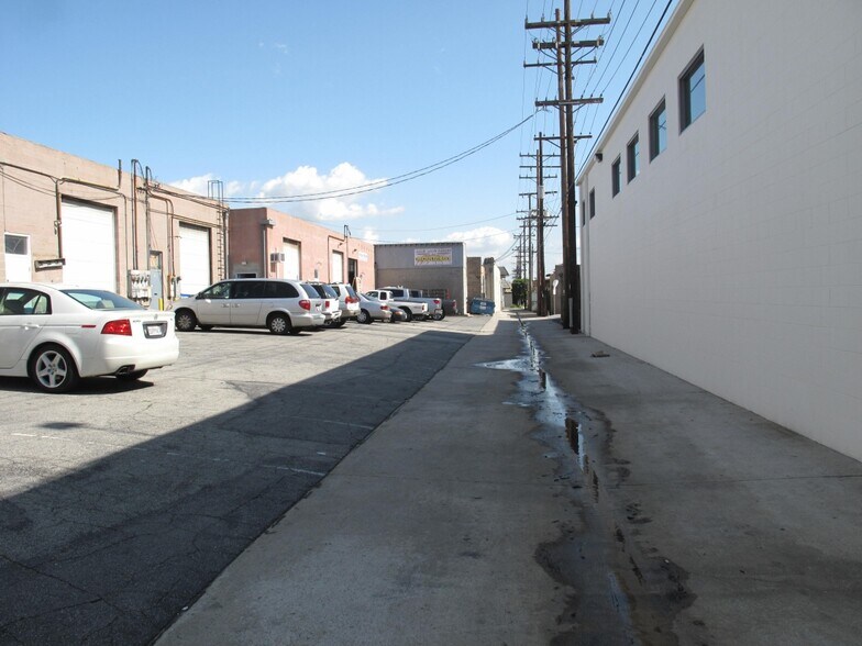 More Photos Of 6725-6739 San Fernando Rd, Glendale Warehouse For Lease
