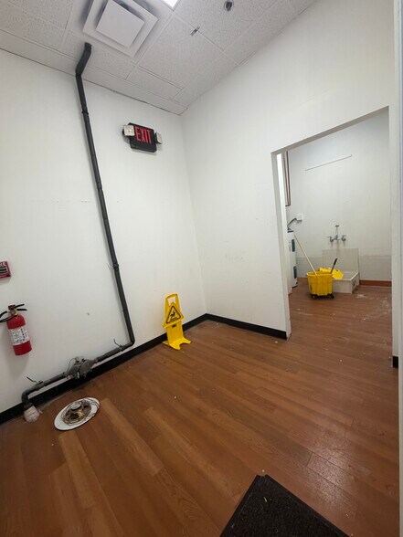 More Photos Of 1805 SE Delaware Ave, Ankeny General Retail For Lease