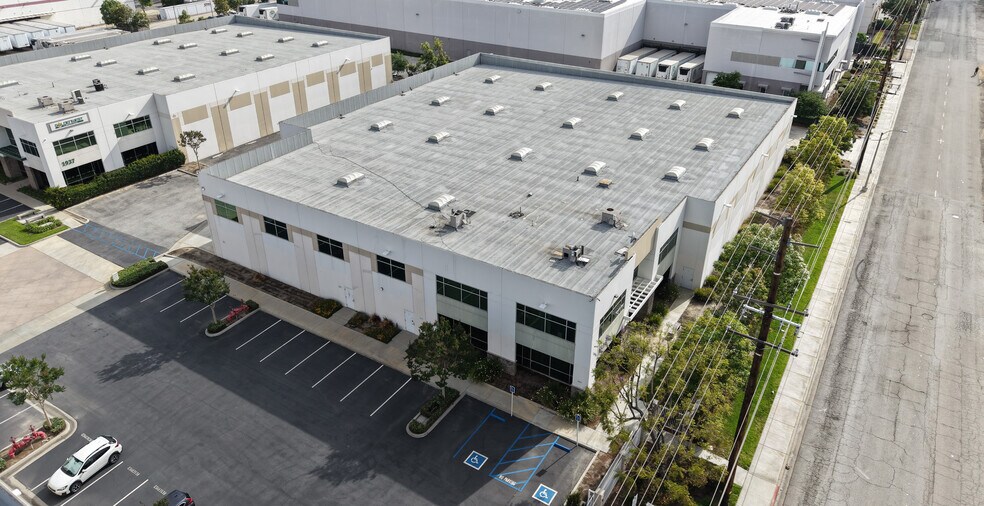 More Photos Of 1929 Mount Vernon Ave, Pomona Warehouse For Lease