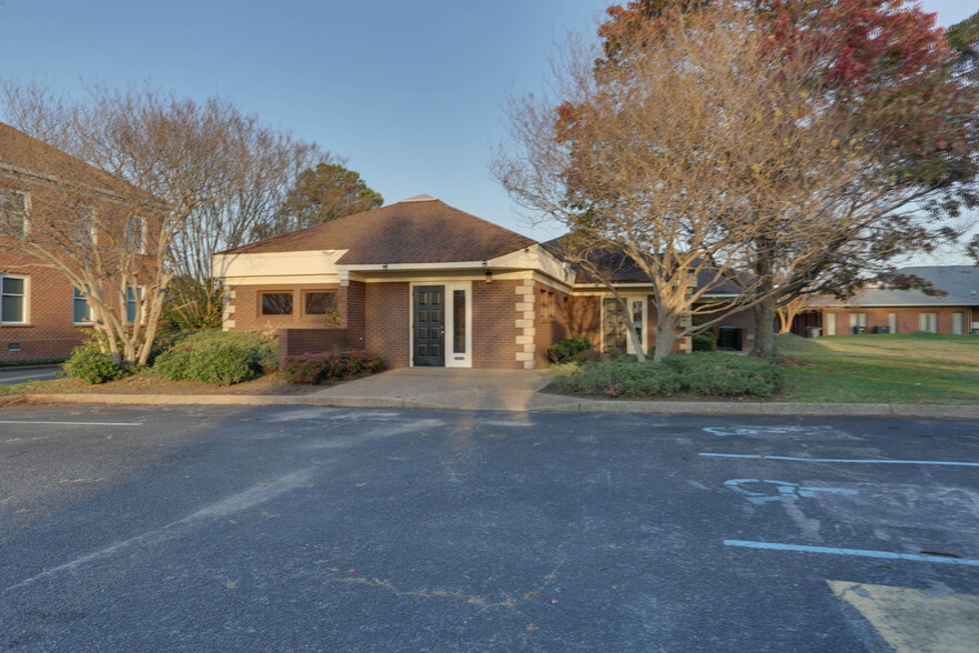 Primary Photo Of 2112 Executive Dr, Hampton Medical For Lease