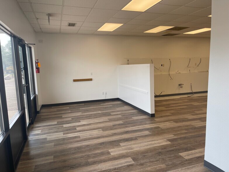 More Photos Of 1029 S Washington St, Bismarck General Retail For Lease