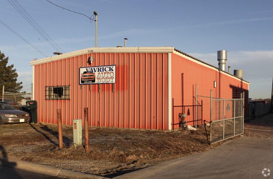 Primary Photo Of 7660 L St, Omaha Auto Repair For Sale