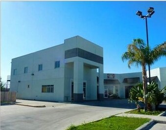 More Photos Of 8602 McPherson Rd, Laredo Storefront For Lease