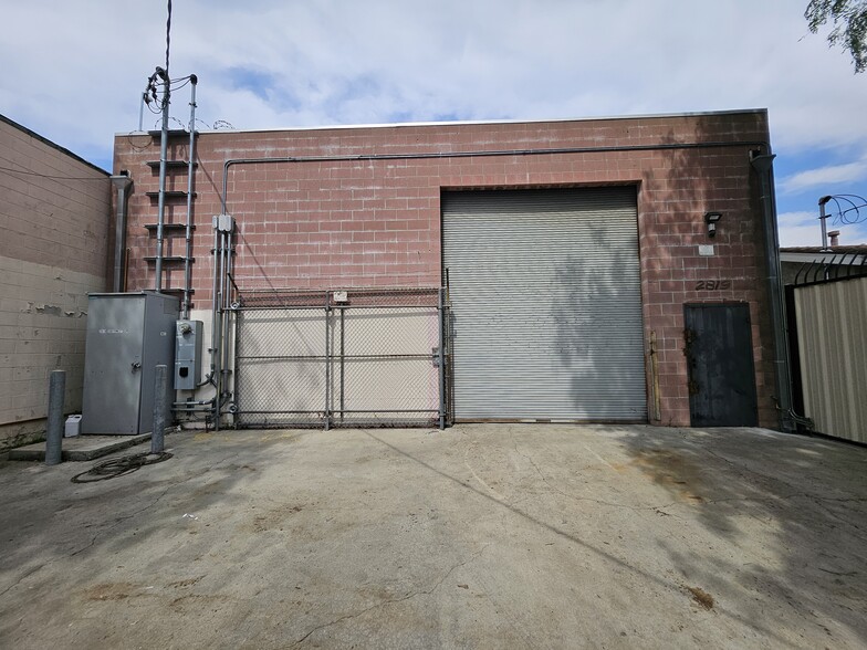 More Photos Of 2819 Southwest Dr, Los Angeles Warehouse For Sale