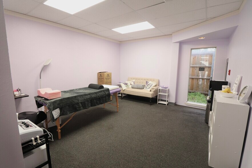 More Photos Of 2912 Lakeside Dr, Oklahoma City Office For Sale