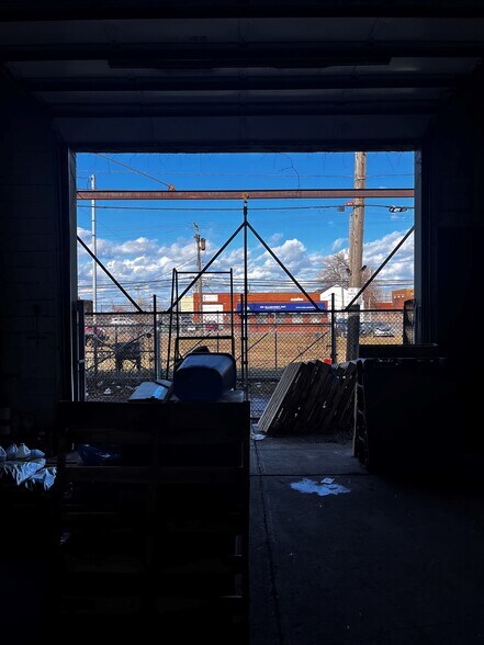 More Photos Of 2011 St Clair Ave NE, Cleveland Auto Repair For Sale