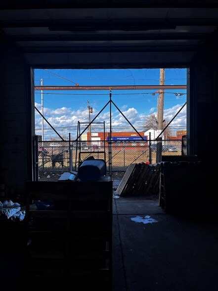 More Photos Of 2011 St Clair Ave NE, Cleveland Auto Repair For Sale