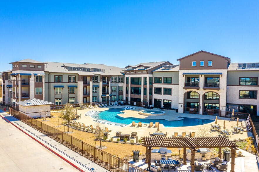 More Photos Of 900 Cinema Dr, Hudson Oaks Apartments For Lease