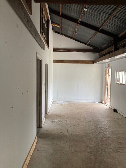 More Photos Of 1717 W Arch St, Tampa Warehouse For Lease