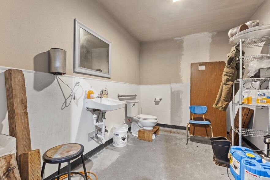 More Photos Of 138 Hodgden N st, Tenino Flex For Lease